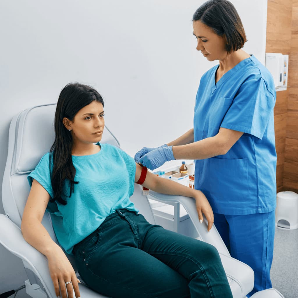 Toma de muestra sanguínea profesional en Laboratorio Avanzado Bioquímico